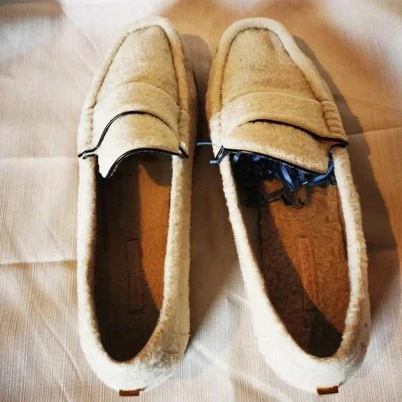 Stuart Weitzman Bromley Loafers Genuine Shearling size 9M - Picture 3 of 7